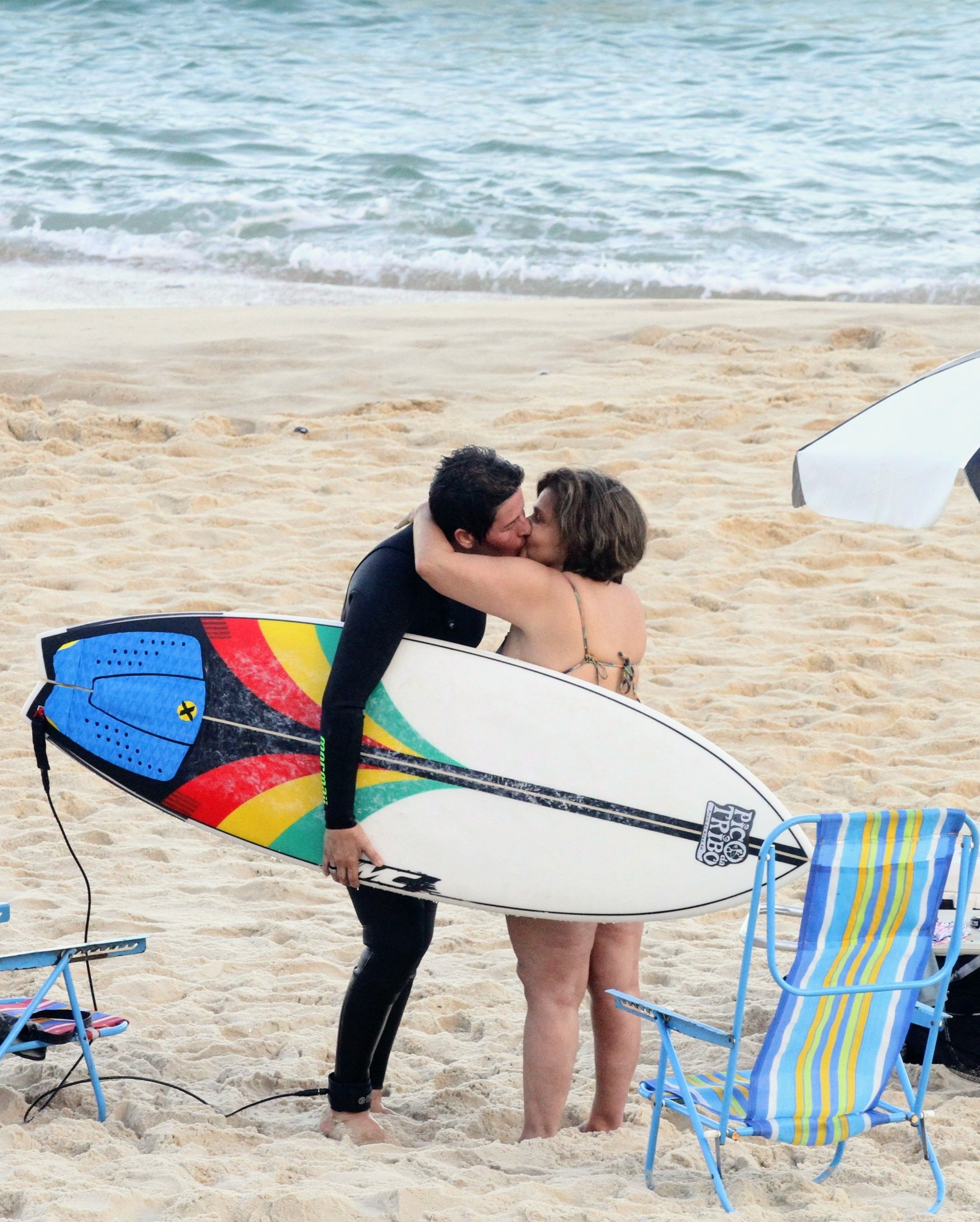 Claudia Rodrigues com Adriane Bonato na praia