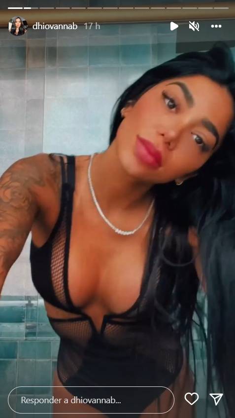 Irmã de Gabigol, Dhiovanna Barbosa deixa bumbum todo à mostra em body transparente