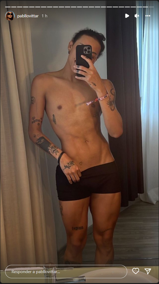 Pabllo Vittar posa de cueca