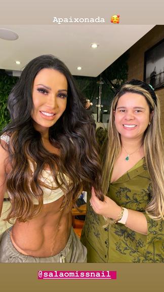 Gracyanne Barbosa mostra novo visual