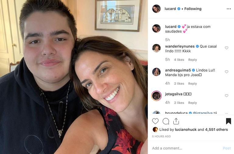 Luciana Cardoso, esposa de Faustão, visita o filho mais velho no intercâmbio