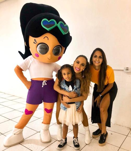 Anitta posa com a filha de Adriano Imperador