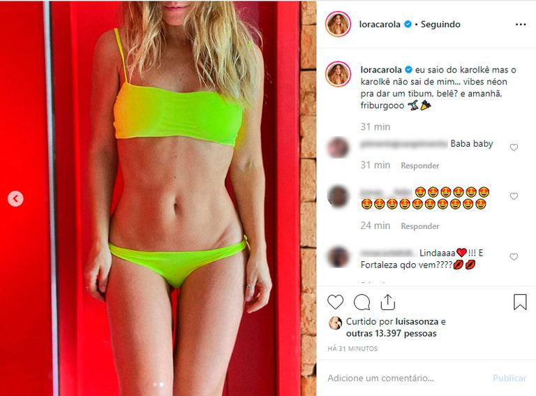 Carolina Dieckmann mostra boa forma de biquíni