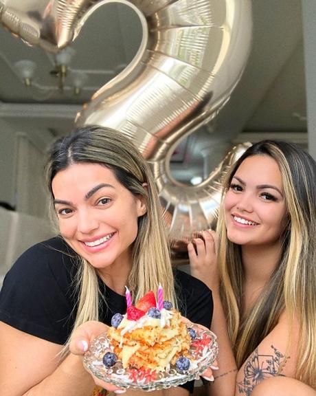 Kelly Key comemora os 19 anos de Suzanna Freitas