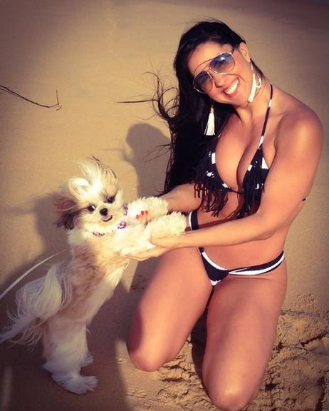 Graciele Lacerda e cachorrinha Jolly