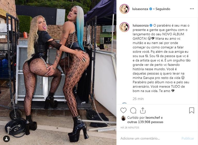 Luísa Sonza e Pabllo Vittar posam de bumbum empinado