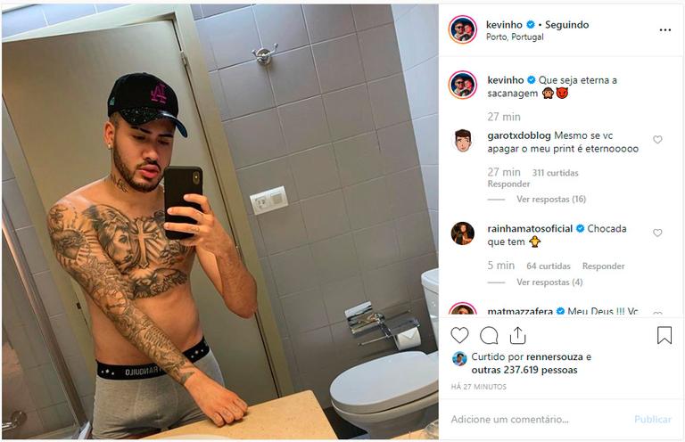 Kevinho mostra volumão na cueca