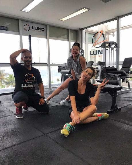 Flávia Alessandra e Agatha Moreira encaram aula de Jump