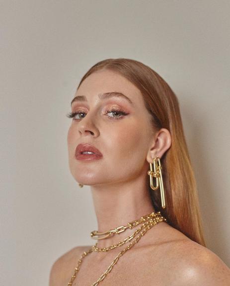 Marina Ruy Barbosa posa com look nude