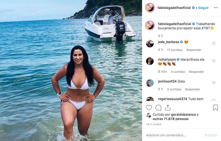 Fabiola Gadelha exibe corpão ao surgir de biquíni branco