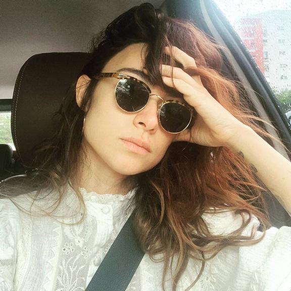 Thaila Ayala fica indignada com a falta de respeito que as pessoas tem no trânsito