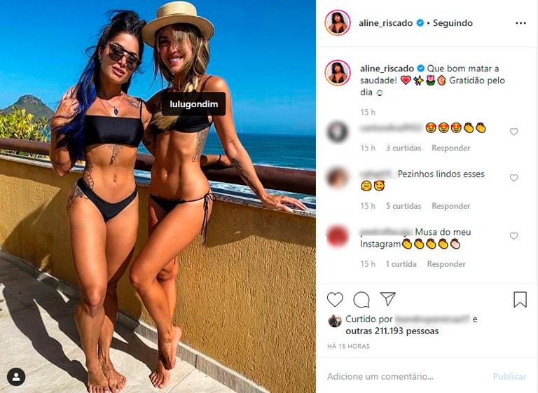 Aline Riscado posa de biquíni com a amiga, Lulu Gondim