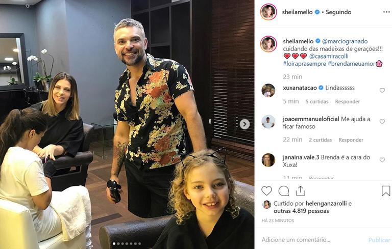 Sheila Mello curte dia de beleza com a filha e semelhança impressiona