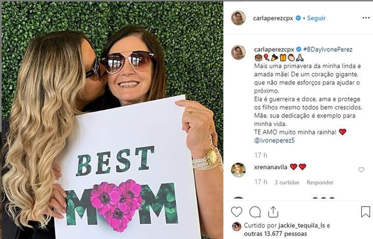 Carla Perez surpreende ao surgir com a mãe em foto rara