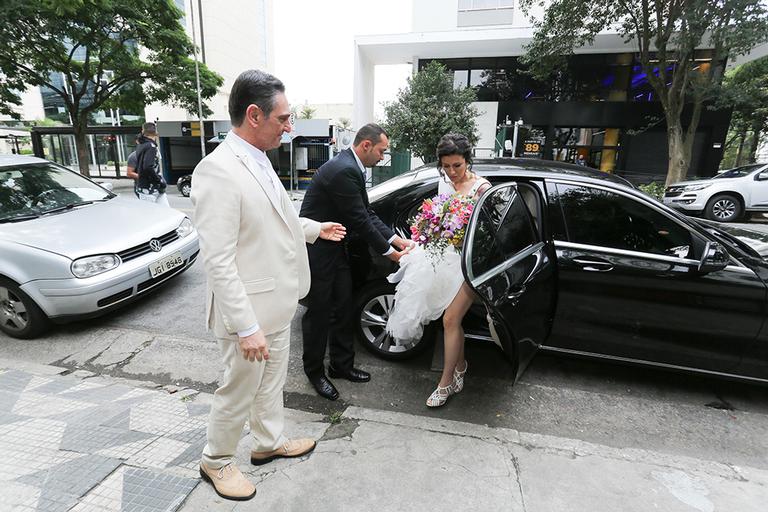 Paulo Miklos se casa com Renata Galvão em cerimônia neste domingo