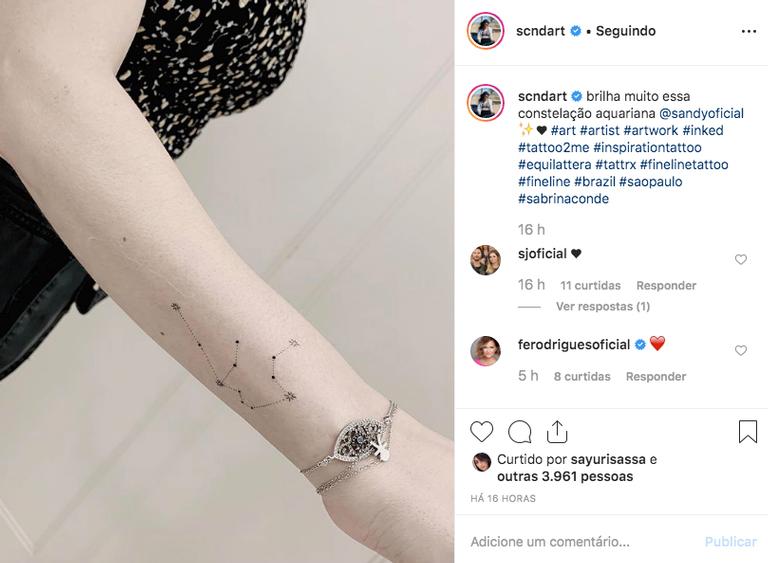 Sandy e a família fazem novas tatuagens