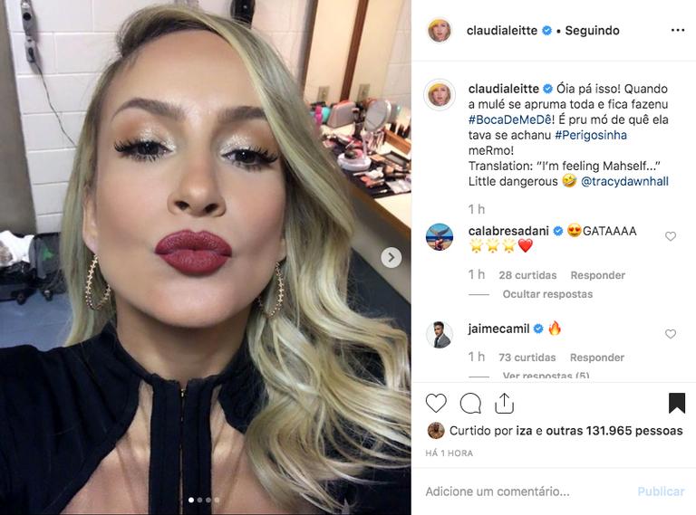 Claudia Leitte esbanja sensualidade em novo vestido