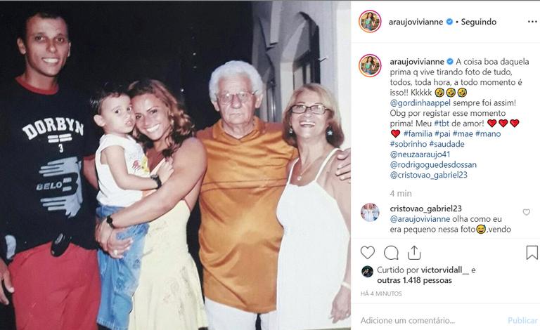 Viviane Araújo faz rara aparição com a mãe e o pai em foto na web