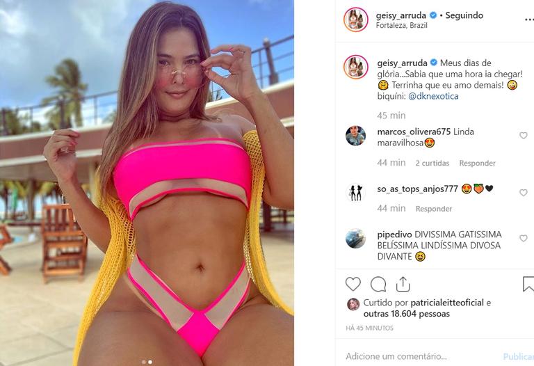 Geisy Arruda provoca os fãs ao deixar parte dos seios à mostra em biquíni ousado