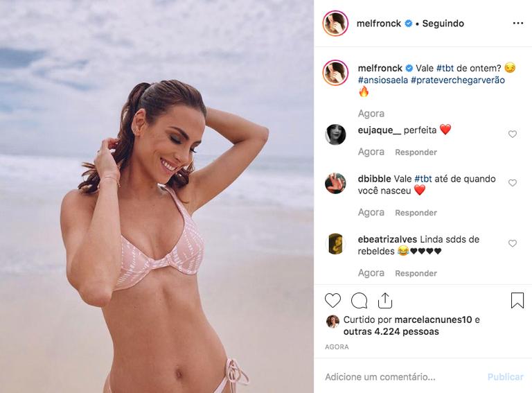 Mel Fronckowiak exibe a barriga seca em foto rara de biquíni