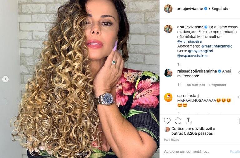 Viviane Araújo renova o visual e surge com o cabelo cacheado