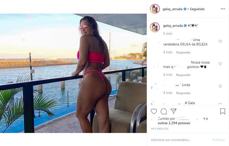 Geisy Arruda mostra bumbum