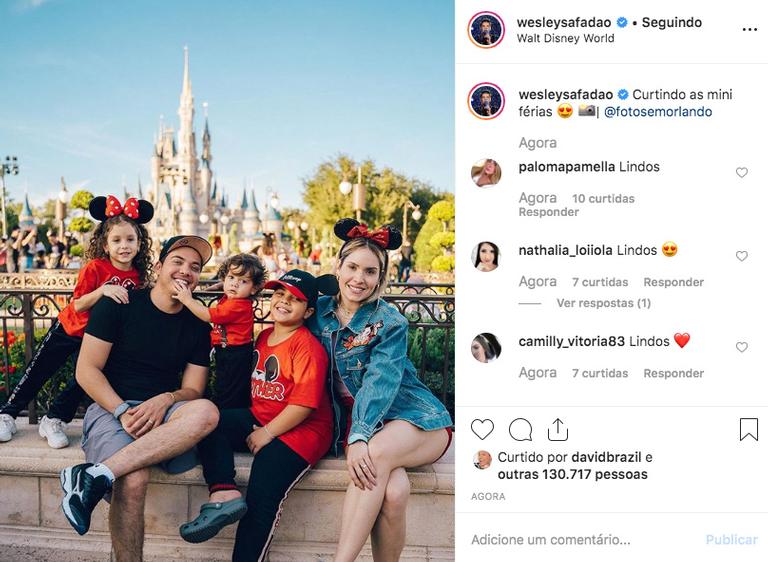 Wesley Safadão surge com os três filhos em foto das férias