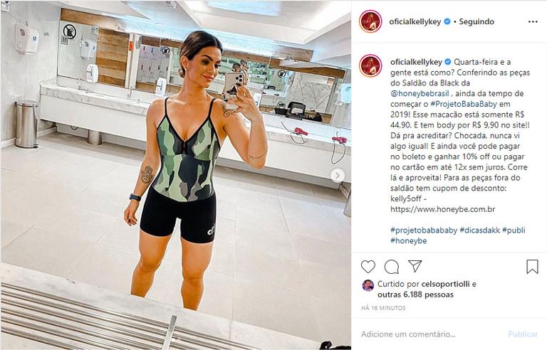 Kelly Key mostra corpão com roupa colada