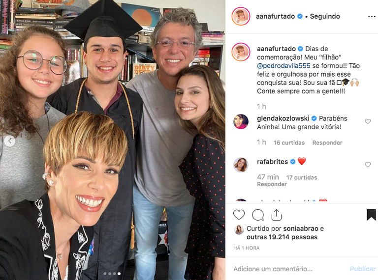 Ana Furtado se derrete na formatura do enteado e mostra fotos