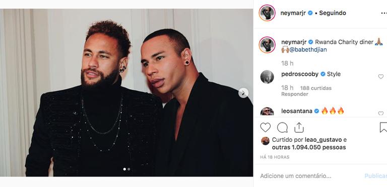 Neymar Jr curte festa na França na companhia de modelo russa