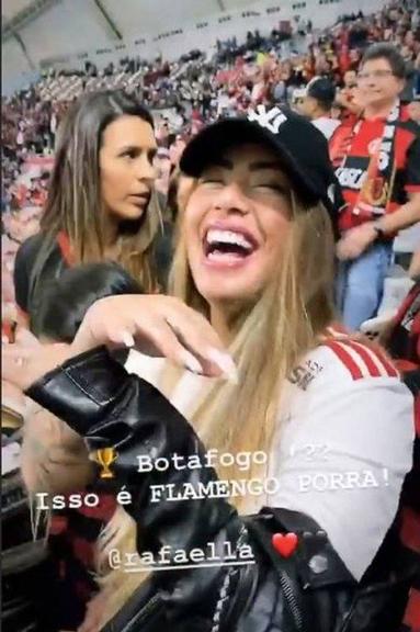 Rafaella Santos acompanha jogo de Gabigol direto do estádio no Qatar