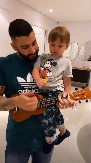 Gusttavo Lima introduz os filhos no mundo da música