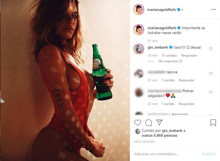 Mariana Goldfarb exibe seios em clique sensual