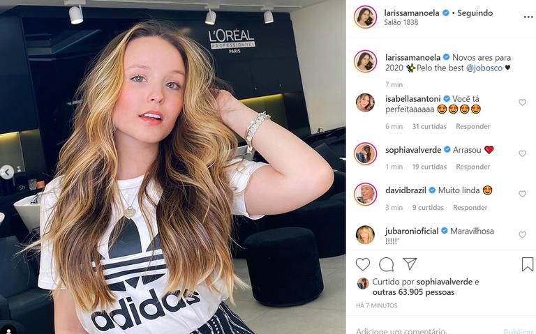 Larissa Manoela fica loira com mudança radical no cabelo