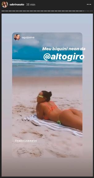 Sabrina Sato deixa bumbum à mostra com biquíni fio dental