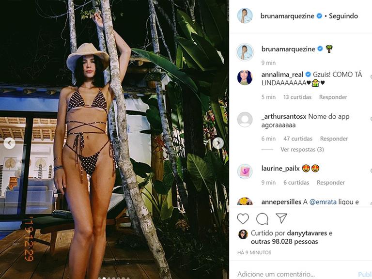 Bruna Marquezine ostenta beleza com biquíni micro e ousado