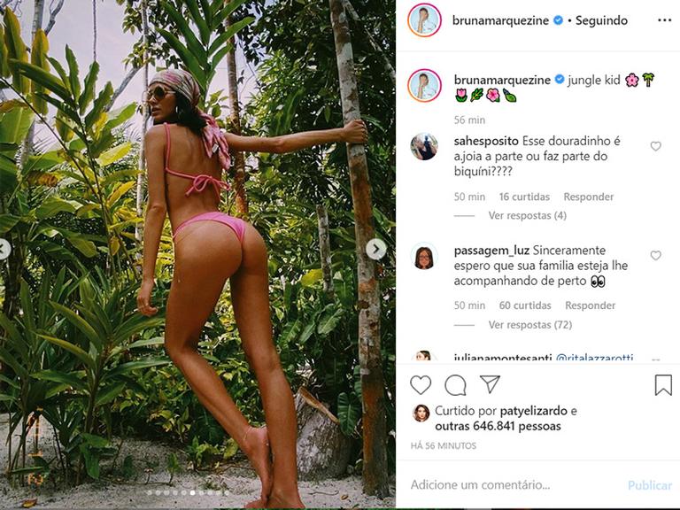 Bruna Marquezine sensualiza ao surgir com biquíni rosa em Trancoso