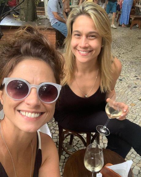 Fernanda Gentil curte o dia ao lado da esposa e se declara