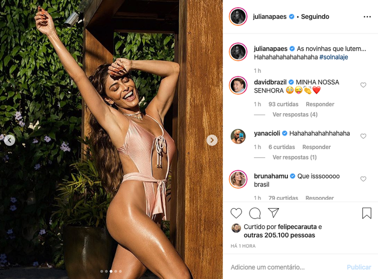 Juliana Paes coloca corpo para jogo em foto sensual