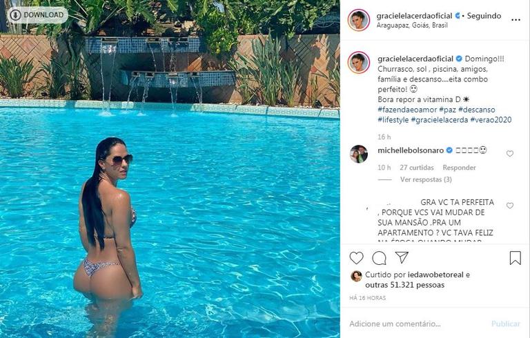 Graciele Lacerda na piscina