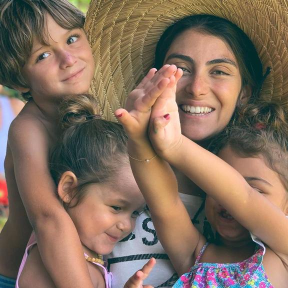 Mariana Uhlmann posta foto encantadora com os filhos