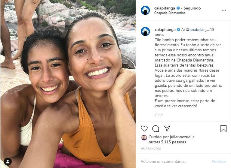 Camila Pitanga posa com a prima, Anabela