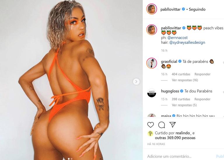 Pabllo Vittar seduz os fãs ao surgir com maiô fio-dental