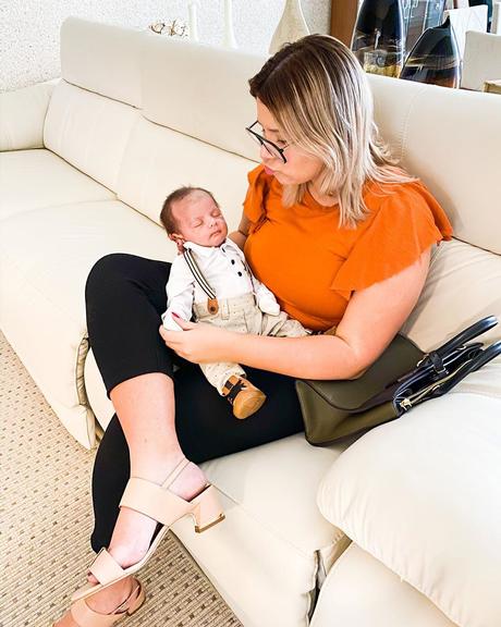 Filho de Marília Mendonça surge fofíssimo com look social e rouba a cena em foto