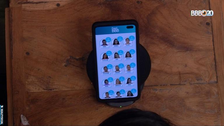 BBB 20 dá acesso a celular para connfinados