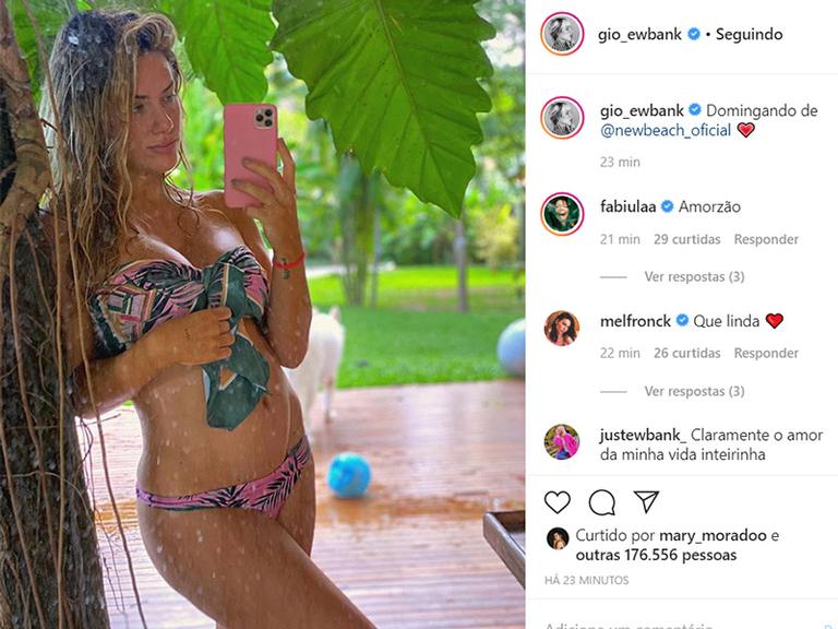 Grávida, Giovanna Ewbank exibe a barriguinha ao surgir de biquíni