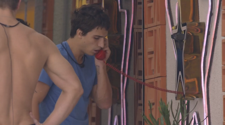 BBB20: Felipe Prior ganha imunidade após atender o big fone