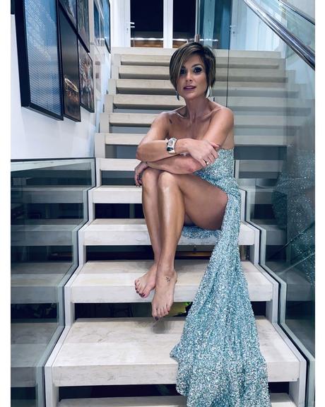 Flávia Alessandra quase mostra demais