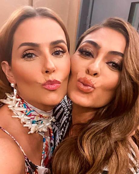 Deborah Secco mata a saudade de Juliana Paes e declara seu amor