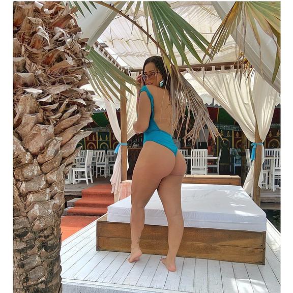 Geisy Arruda mostra bumbum